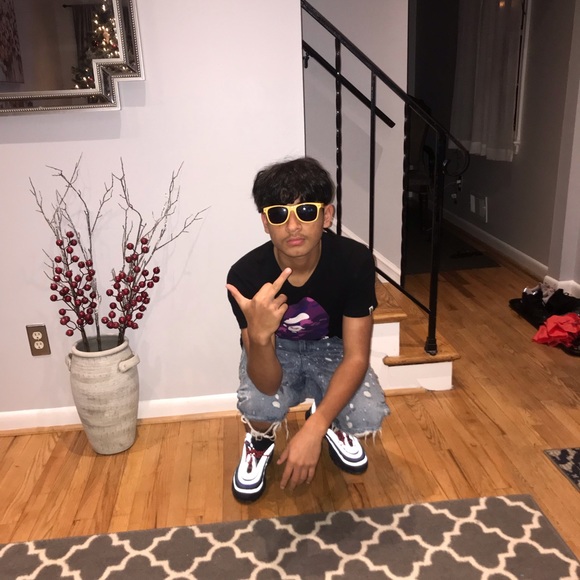 Meet your Posher, Luis - Picture 1 of 1